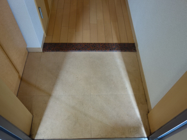 リュイール桃山台の玄関