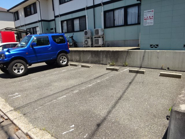 西舞子グリーンハウスの駐車場