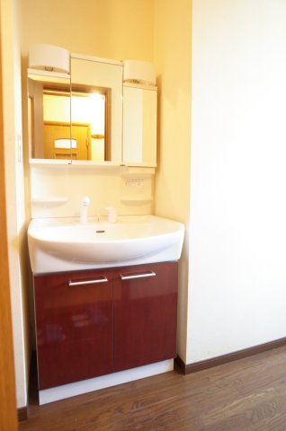 【洗面所】 | 睦マンション | わぁ、オシャレな洗面化粧台があるのね。