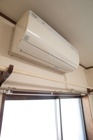 【設備】 | 睦マンション | 室内物干しとエアコン。住まいを快適にする設備も。