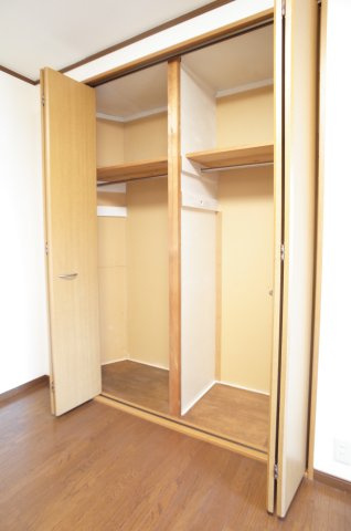 【収納】 | 睦マンション | 天井まで高さのある収納スペース。