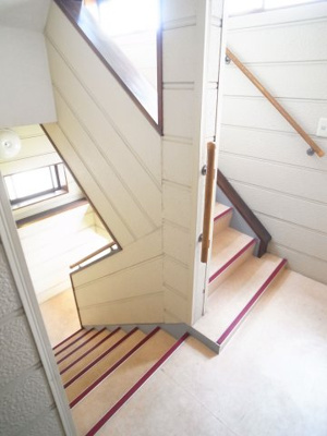 【エントランス】 | 睦マンション | 内階段です☆