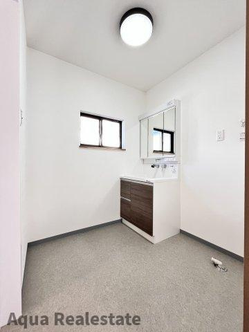 善通寺市上吉田町　リノベ住宅の洗面所