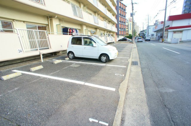 ベアーズマンション【10,000円キャッシュバック対象物件】の駐車場|駐車場です