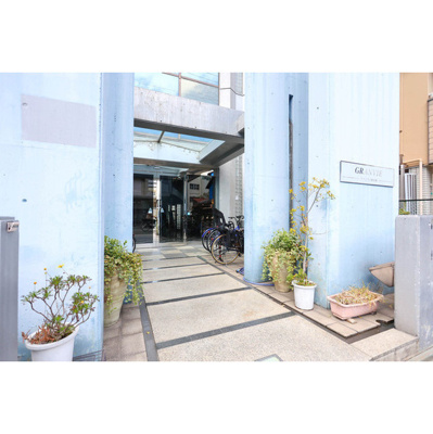 【エントランス】 | グランヴィ新大阪 | 清潔なエントランスです