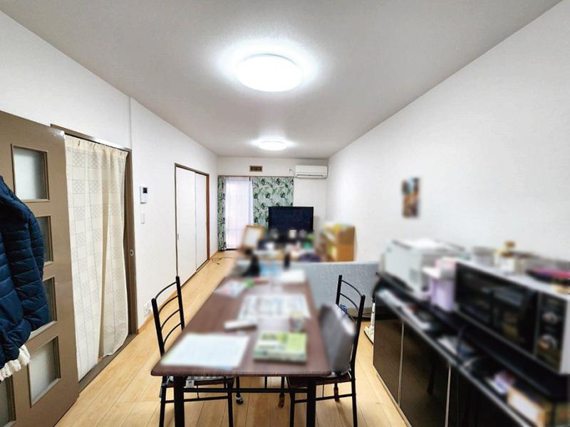 高知市瀬戸　中古タウンハウスの居間・リビング