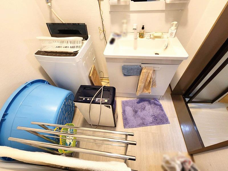 高知市瀬戸　中古タウンハウスの独立洗面台