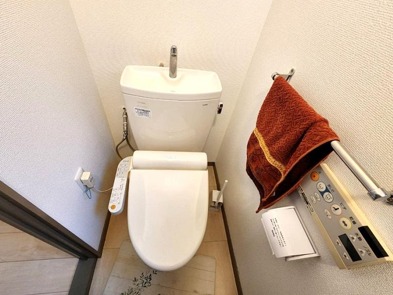 高知市瀬戸　中古タウンハウスのトイレ