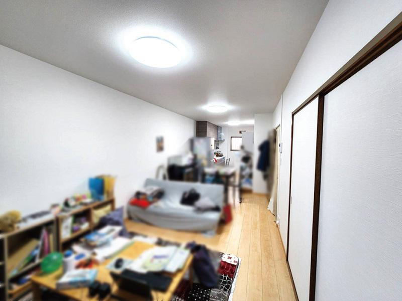 高知市瀬戸　中古タウンハウスの居間・リビング