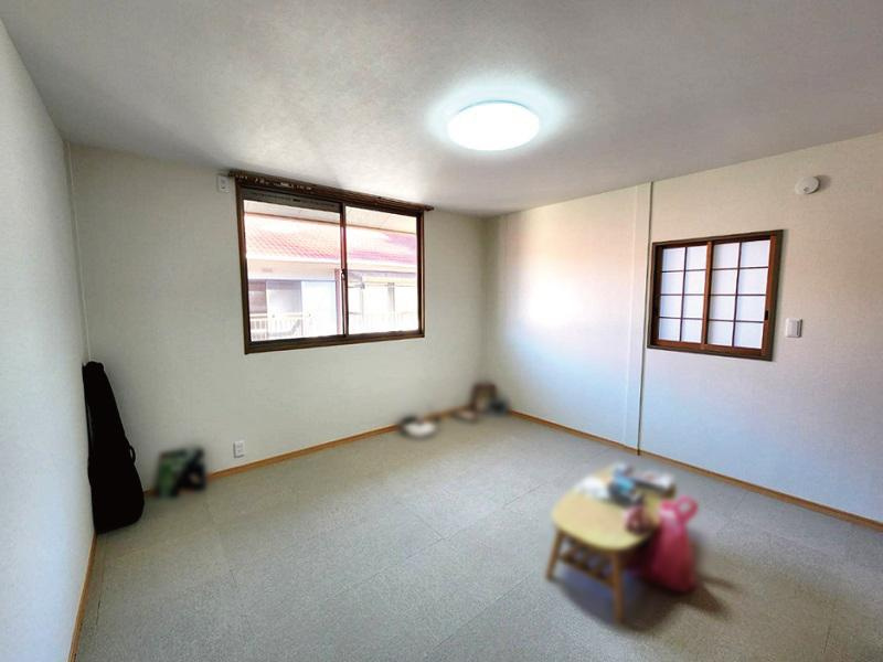 高知市瀬戸　中古タウンハウスの洋室