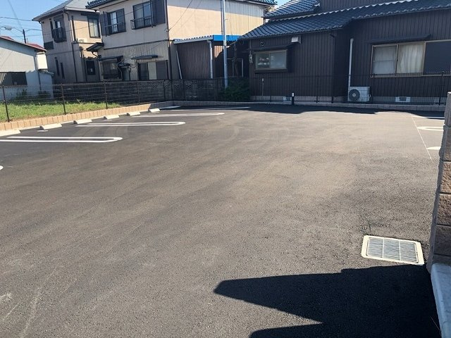 ルピナスの駐車場