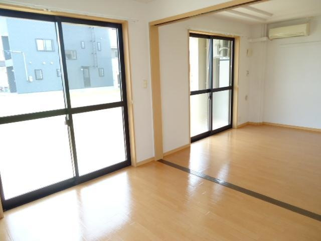 アーバンヒルズほなみの洋室|リビング・洋室