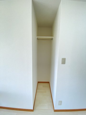 ラ・メゾン宮野のその他|上着など洋服がかけられます。