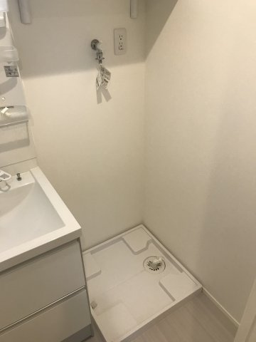 プレミアムハウスケイの洗面所|明るい洗面所です