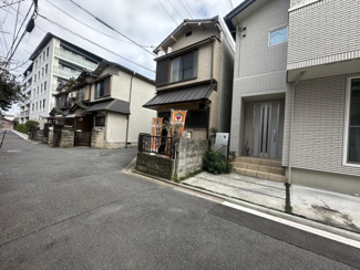 【前面道路含む現地写真】 | 徒歩10分圏内に生活施設も多く、お買い物に便利な業務スーパー大手筋店まで徒歩約6分です♪