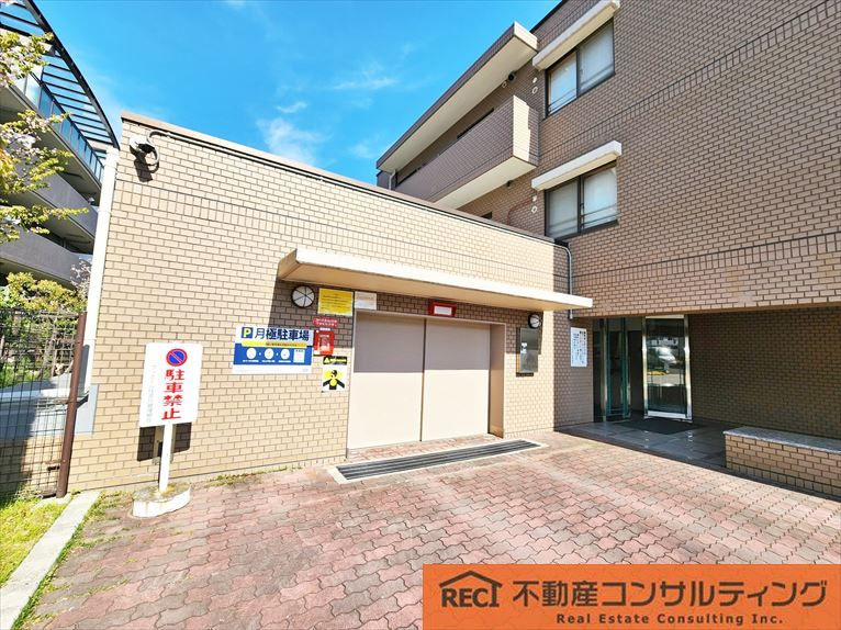ファミール住吉川の駐車場