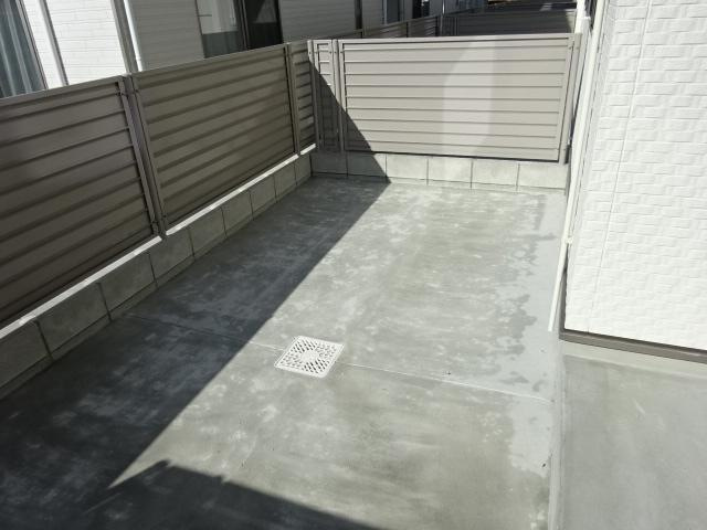 熊本市南区御幸笛田２丁目のアパートのバルコニー