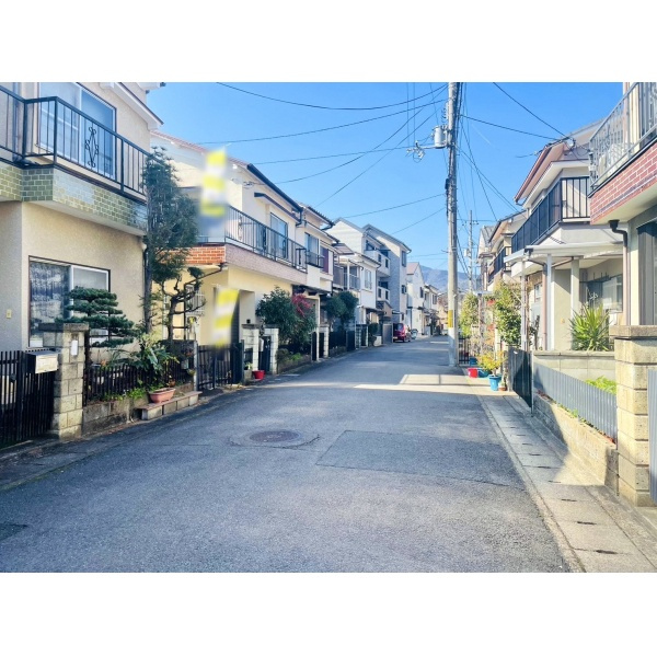 嵯峨折戸町　中古戸建の前面道路含む現地写真