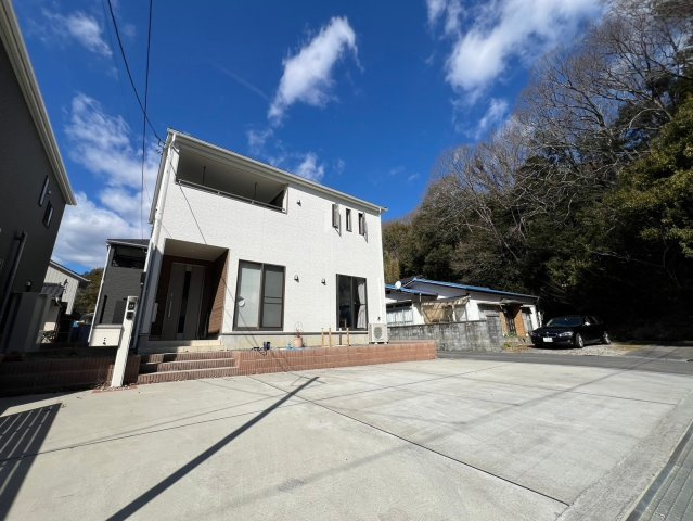 成約しました！【築浅・角地】内郷高坂　中古物件の外観