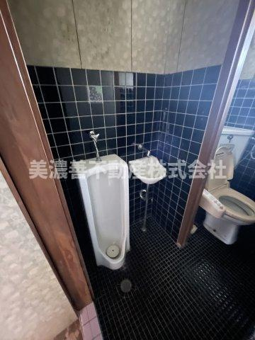 ６２５８１　岐阜市長森細畑中古戸建てのトイレ