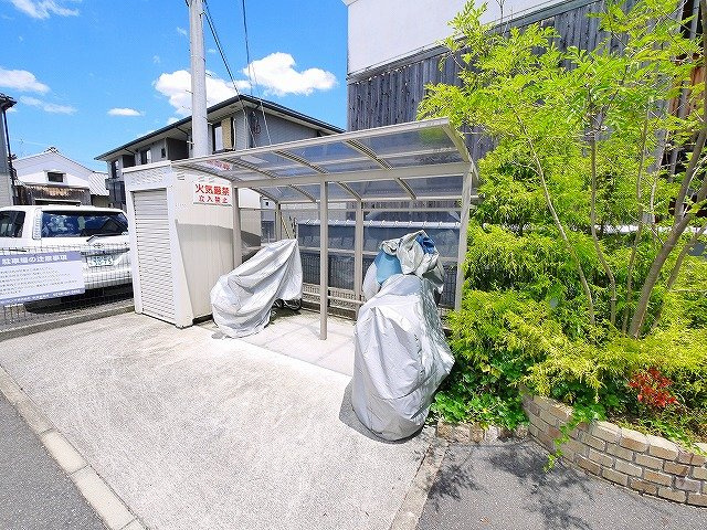 サニードゥウェリングⅢのその他共用部分|屋根付き駐輪場