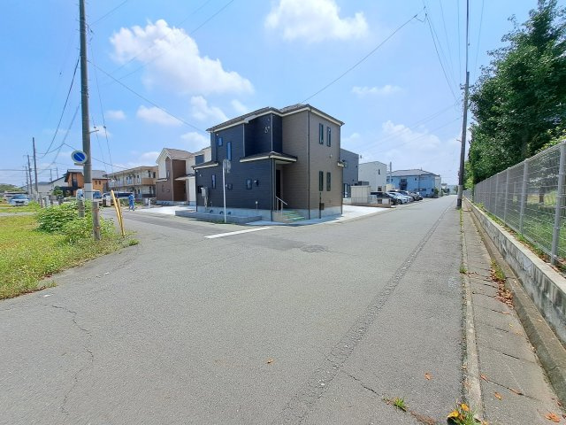 新築　前橋市天川原町3期　Heartful　Town　1号棟の前面道路含む現地写真|現地写真　北側接道幅員約6ｍ　西側接道幅員約6ｍ