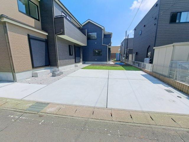 新築　前橋市天川原町3期　Heartful　Town　1号棟の駐車場|現地写真　駐車スペースは並列2～3台分可能です！
