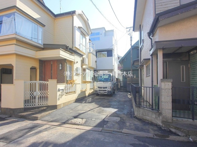 川越市清水町007①　新築戸建の前面道路含む現地写真