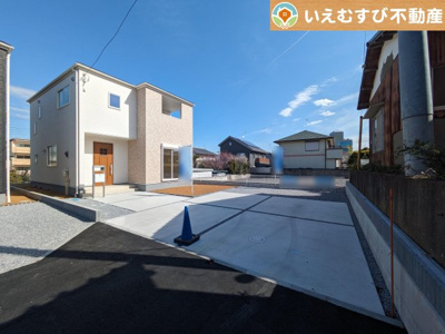 【駐車場】 | Livele Garden.S　深谷緑ケ丘第5 | 車好きのパパも嬉しい車庫付邸宅
