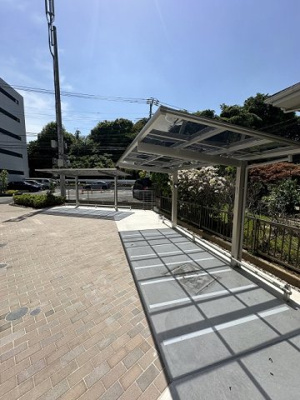 【その他共用部分】 | グリーンハイツB | 屋根付きの駐輪場があるので雨が降っても安心です☆自転車はちょっとした移動手段に便利ですよね！