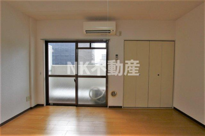 【居間・リビング】 | ポプルスONE（高井田賃貸） | 洋室です