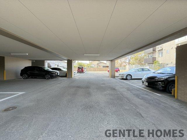 三愛シティライフ春日6の駐車場