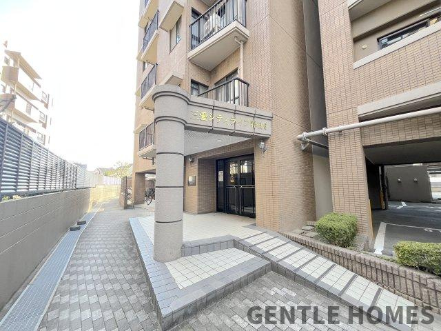 三愛シティライフ春日6のエントランス