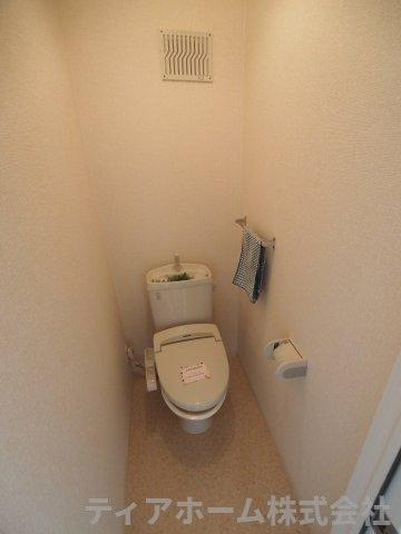 大和高田市日之出町のアパートのトイレ|ゆったりとした空間のトイレです