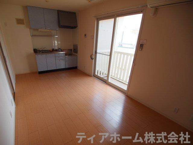 大和高田市日之出町のアパートの居間・リビング|ゆったりとした居間です