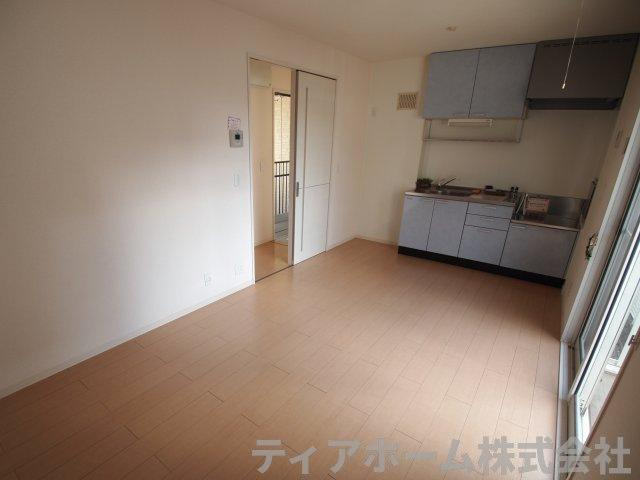 大和高田市日之出町のアパートの居間・リビング|おしゃれなリビングです