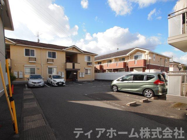 大和高田市日之出町のアパートの駐車場