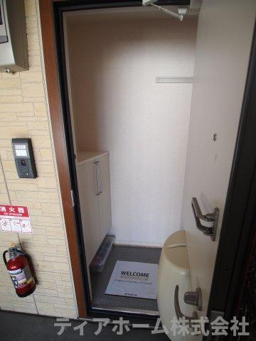 大和高田市日之出町のアパートの玄関|きれいな玄関です