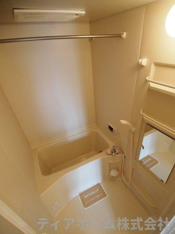 大和高田市日之出町のアパートの浴室|日々の疲れを癒すお風呂付です