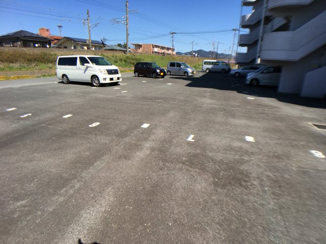 オークヒルズの駐車場