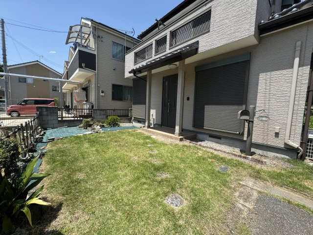 栄町戸建の庭