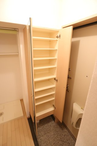 大阪市都島区東野田町１丁目の賃貸マンションの玄関