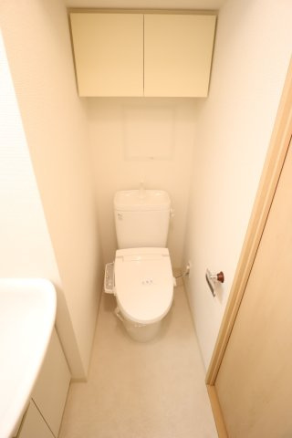 大阪市都島区東野田町１丁目の賃貸マンションのトイレ