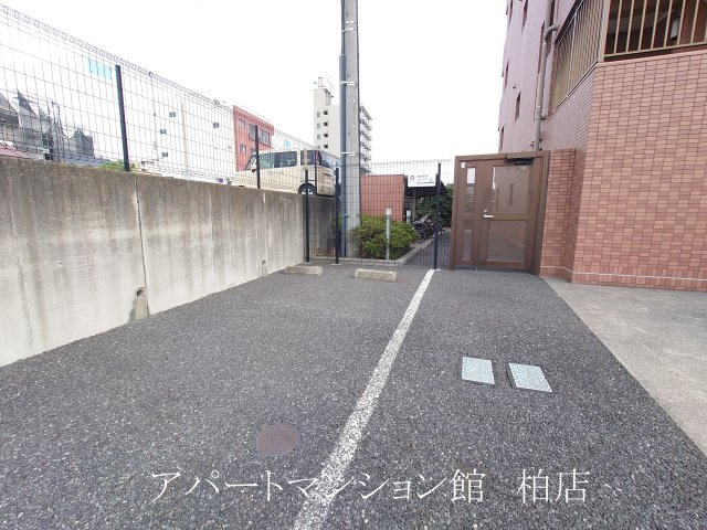 メゾンプログレスの駐車場