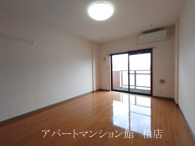 メゾンプログレスの居間・リビング