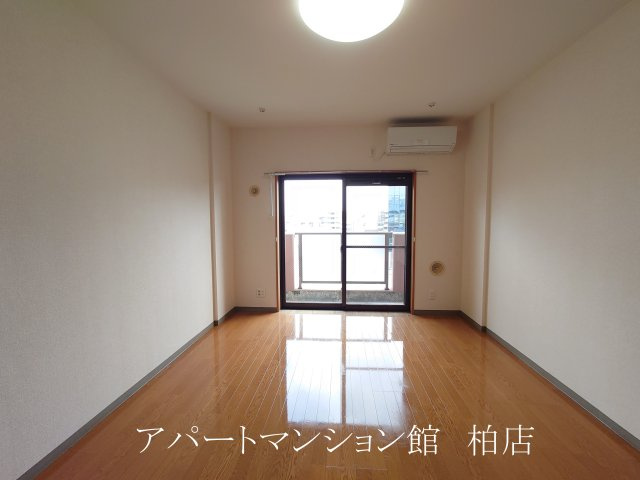 メゾンプログレスの居間・リビング