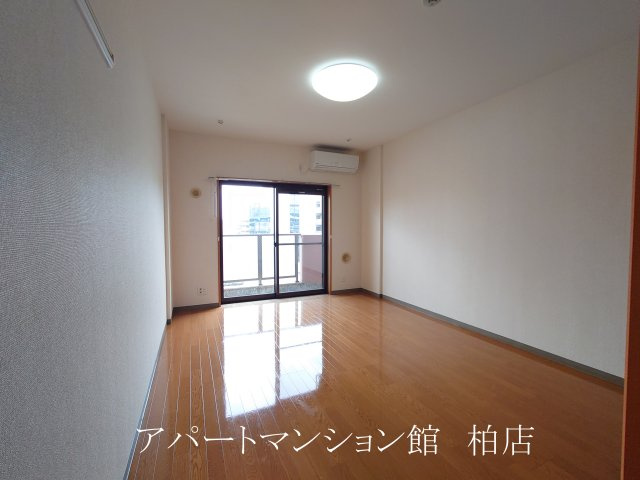 メゾンプログレスの居間・リビング