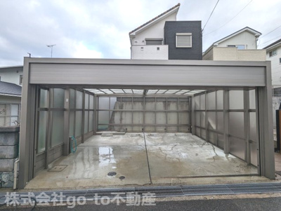 【駐車場】 | 神戸市垂水区本多聞2丁目 | 電動シャッター付きカーポート2台分♪
