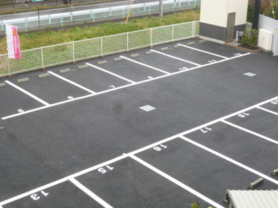 ★敷地内駐車場★（空き状況・使用料等詳細はご確認下さい）