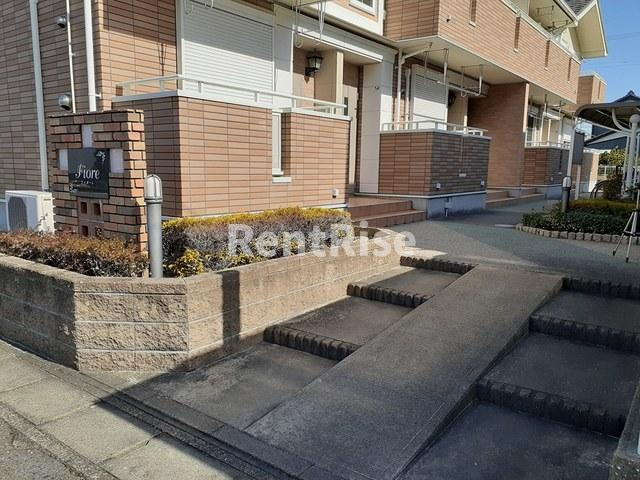 フィオーレのエントランス|エントランス